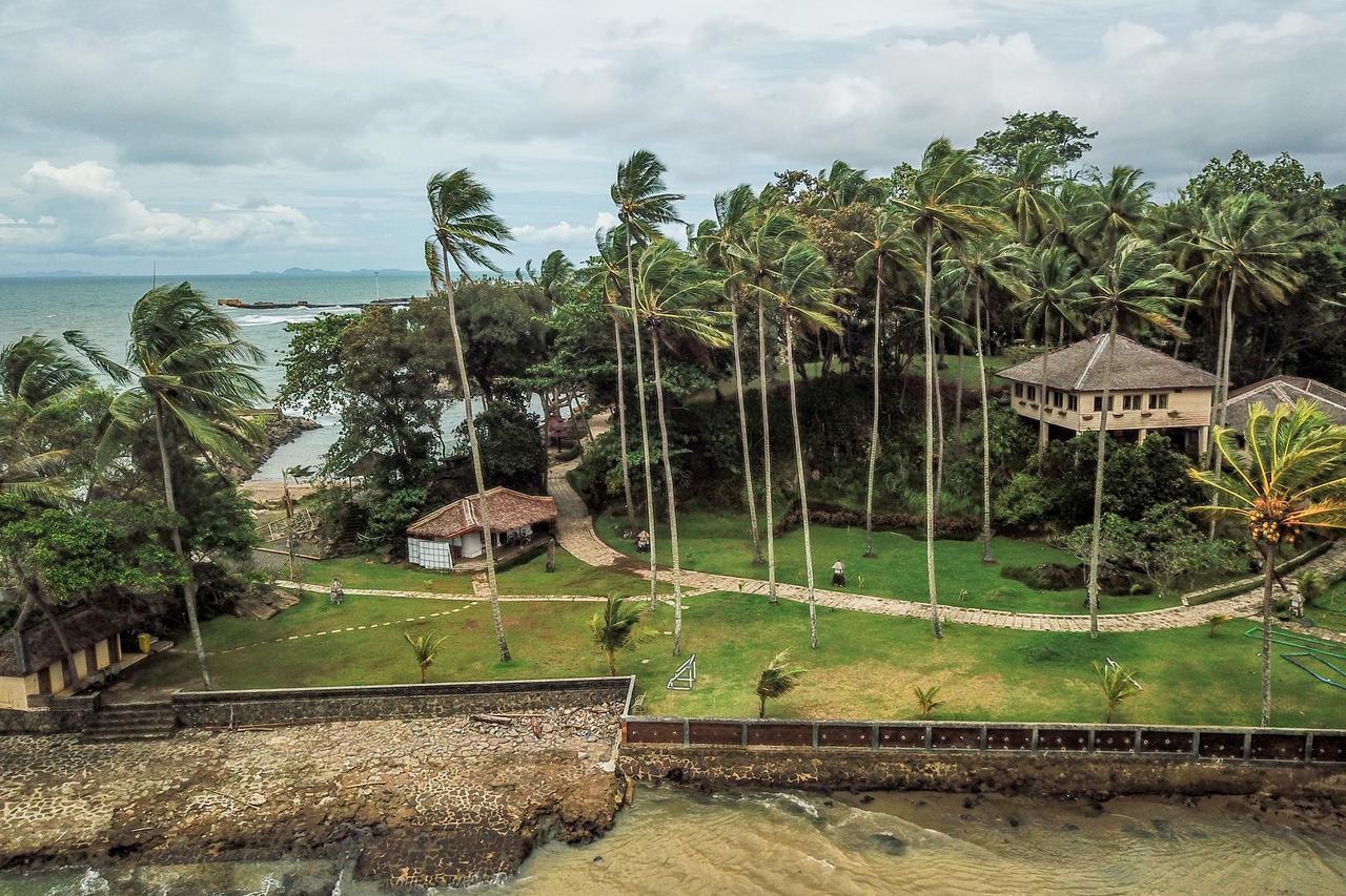 Hawaii Resort Family Suites Anyer Exteriör bild