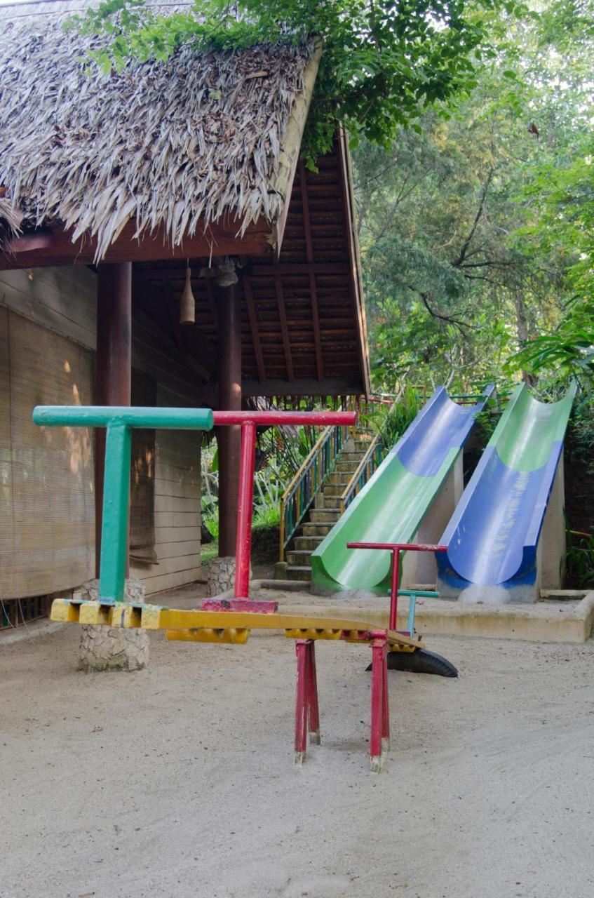 Hawaii Resort Family Suites Anyer Exteriör bild